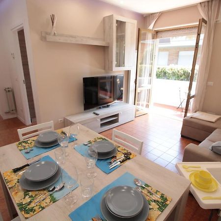 Beach House, 300 M Dal Mare, Marina Di Massa Ngoại thất bức ảnh