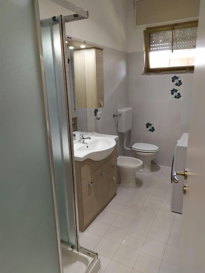 Beach House, 300 M Dal Mare, Marina Di Massa Ngoại thất bức ảnh