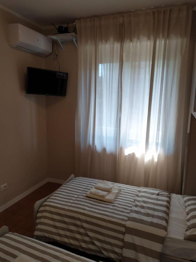 Beach House, 300 M Dal Mare, Marina Di Massa Ngoại thất bức ảnh