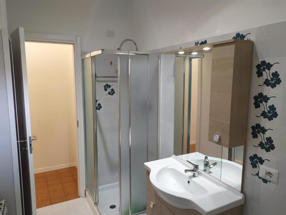 Beach House, 300 M Dal Mare, Marina Di Massa Ngoại thất bức ảnh