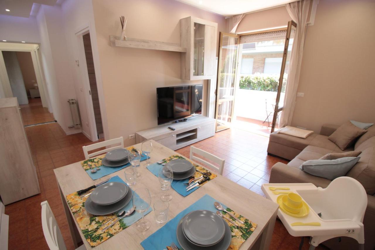 Beach House, 300 M Dal Mare, Marina Di Massa Ngoại thất bức ảnh